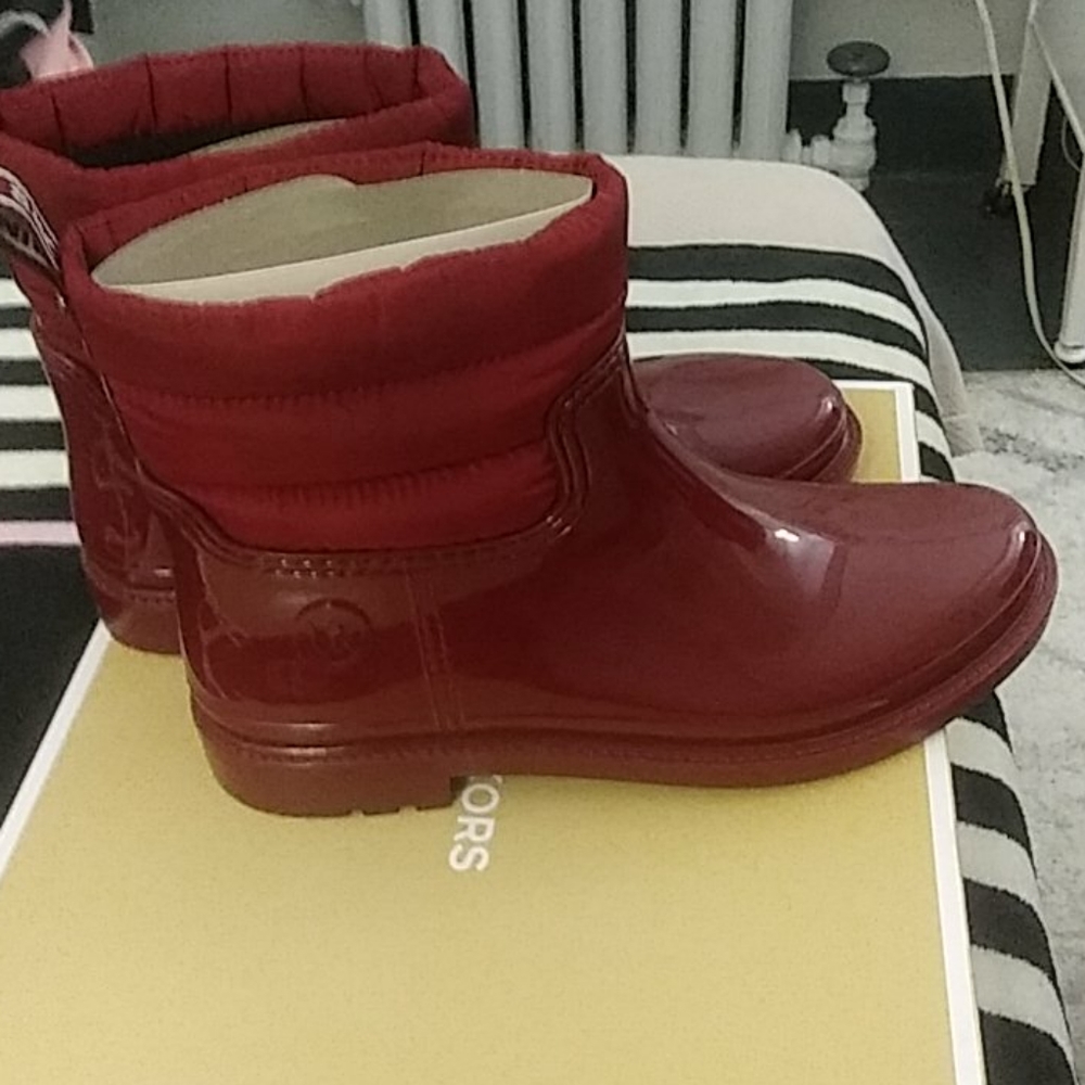 Michael Kors Blakely Rain Boot size 8